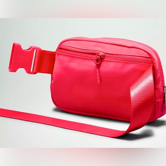 NWT Lululemon Everywhere Belt Bag-Lip Gloss Pink - Picture 6 of 7